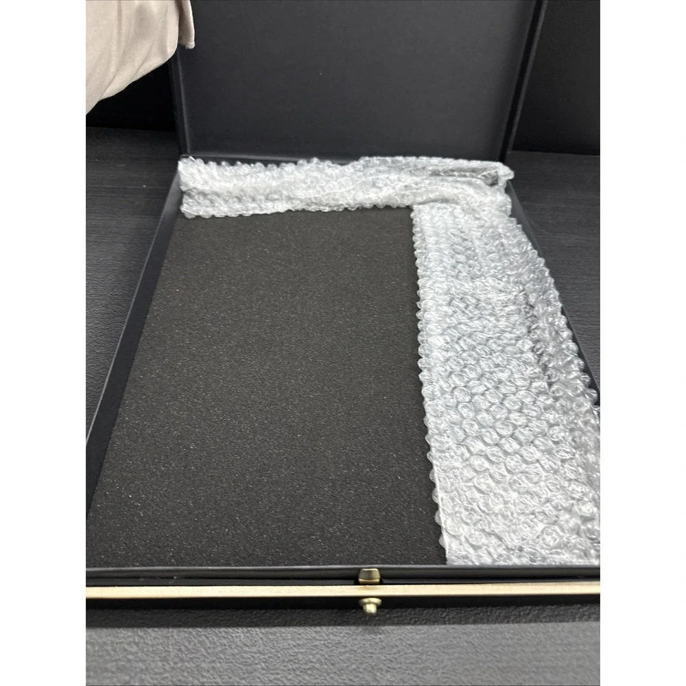 L'objet Empty Storage Gift Box (1667)